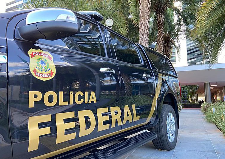 Polícia Federal combate grupo que envia drogas para Europa em aviões